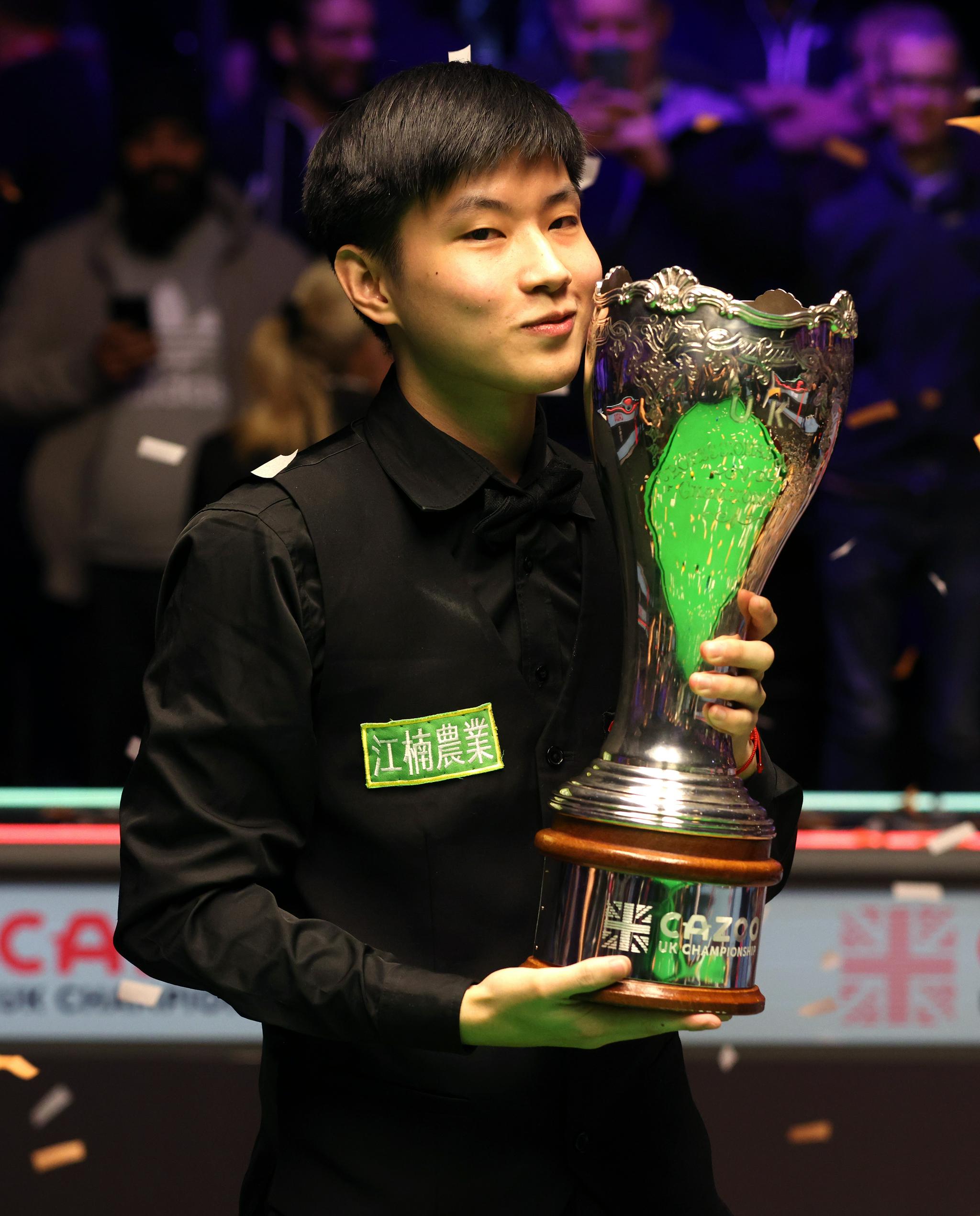 而让库里更 而让库里更