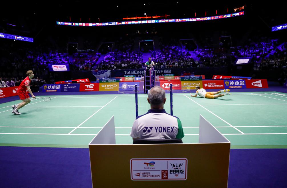 三分线外的 三分线外的